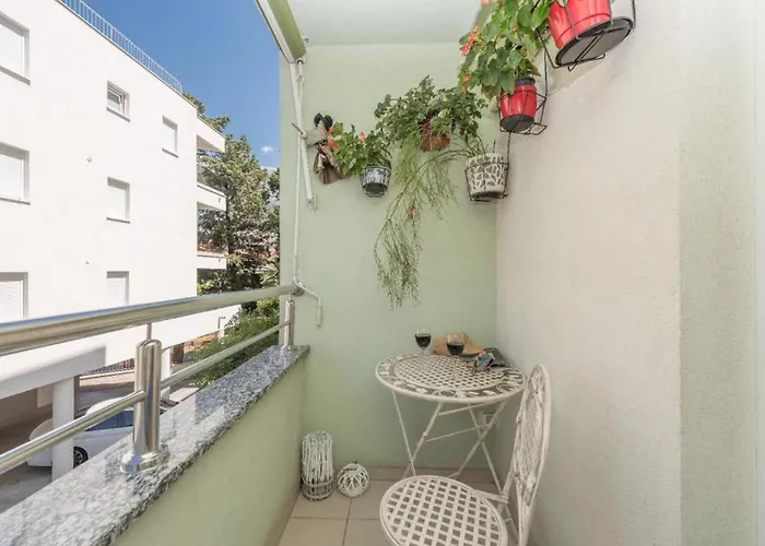 Apartman With Parking Space - 23153 *